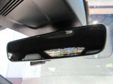 自動防眩ルームミラー!周囲の光や後続車のライトの眩しさを自動的に軽減します!