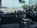 こんな感じのフロント席のインテリアからファミリーカーとしてもかなり人気があります。内装のカスタムパーツもたくさんあって楽しめますよ!