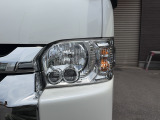 【LEDヘッドライト】悪天候や夜間走行時も良好な視界を確保し安心して運転できる高輝度LEDヘッドライトを装備!点灯速度が早く、消費電力も抑えられています。