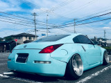 【展示場】車両スペースで、いつでも明るいライトの下で天候に左右されることなくはっきりと車の状態を確認することができます。専用駐車場有り。電車でお越しの際はご連絡いただければお迎えに上がります【送迎】