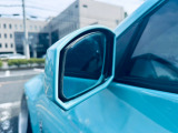 【展示場】車両スペースで、いつでも明るいライトの下で天候に左右されることなくはっきりと車の状態を確認することができます。専用駐車場有り。電車でお越しの際はご連絡いただければお迎えに上がります【送迎】