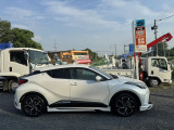 車両右側:外装は目立つ傷や汚れのない状態です。運転席下のシルバーメッキのみ装着なしですが、装着することも可能でございます。まずはお気軽にご相談下さいませ♪