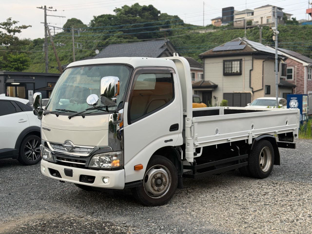 デュトロ  最大積載量3000KG 5速MT