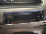 運転席小物置き