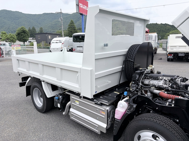 三菱ふそう キャンター ダンプ カスタム 4WD 新明和 3t積 AT の中古車