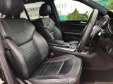 運転席の黒革シート!シートヒーター装備!