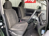 フロントシートは使用感はありますが当店は全車クリーニングを実施しておりますので、とても綺麗な状態です!車内は広々としていて、ゆったりとした5人乗りです!お出かけにも大活躍!
