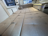 ダイネットも簡単にベッド展開可能です!寸法は210cm&times;118cmとなっております!