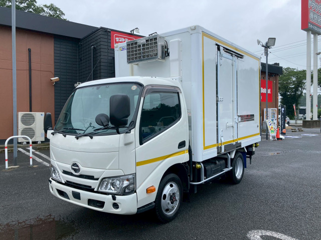 デュトロ 2t積・冷凍冷蔵車・4WD・全低床・MT