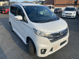3ヶ月・3000kmの無料保証付きです。エンジン、ミッション等の修理の際に金額が大きくなりがちな箇所も無料修理で安心です。最大3年までの有料保証も取り扱っております。