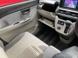☆小物入れが多いので使いやすい♪お見逃し無く!!お問い合わせはTEL06-6430-1230 E-mail cars_genesis2007@yahoo.co.jpまで!!☆