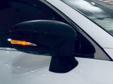 【展示場】車両スペースで、いつでも明るいライトの下で天候に左右されることなくはっきりと車の状態を確認することができます。専用駐車場有り。電車でお越しの際はご連絡いただければお迎えに上がります【送迎】