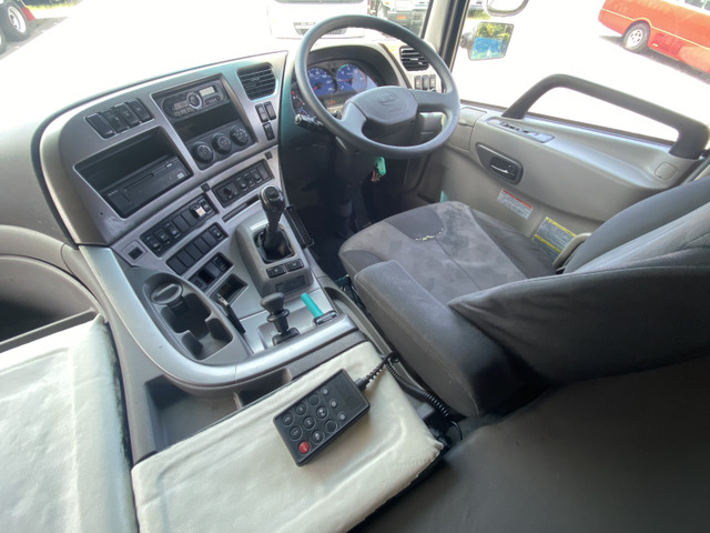 UDトラックス クオン トレーラーヘッド ハイルーフ の中古車詳細