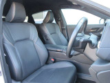 本革スポーティシート!運転席、助手席8ウェイパワーシート!シートヒーター/シートベンチレーション(シートエアコン)装備!!