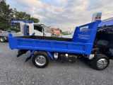 右側荷台:塗装済で汚れ無しです♪人気のフルフラットロー(全低床)ダンプ!!荷物の積み下ろしや乗り降りが便利です♪ ☆☆全国配送承ります☆☆他府県納車実績多数‼ハイトレーディング
