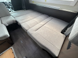 ダイネットも簡単にベッド展開可能です!寸法は185cm&times;105cmとなっております!