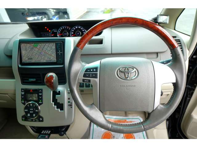 トヨタ ノア 2.0 G 4WD 2年車検(付) 純正ナビ TV Bカメラ の中古車詳細