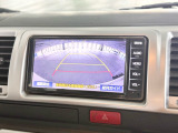 パノラミックビューではないけどバックモニターも!正直なくてもハイエースは車間の感覚が取りやすいから大丈夫なんですが、暗い場所とかギリギリで停めたい場合にはいいですね!