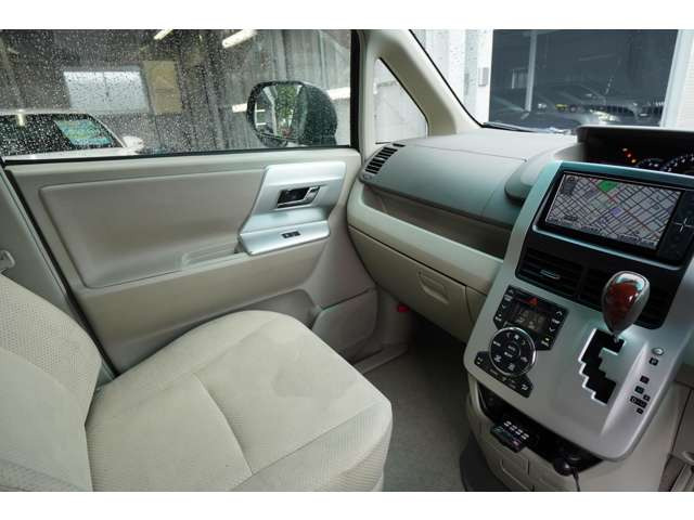 トヨタ ノア 2.0 G 4WD 2年車検(付) 純正ナビ TV Bカメラ の中古車詳細