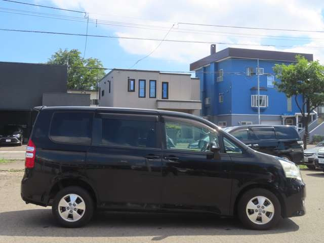 トヨタ ノア 2.0 G 4WD 2年車検(付) 純正ナビ TV Bカメラ の中古車詳細
