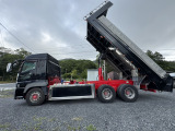 車両左側ダンプアップ時:ダンプの昇降問題なくスムーズに行えます。荷台は6500mmです!積載9400㎏!! 栃木県栃木市から全国配送承ります。まずはお気軽にご相談いただけますと幸いです♪ハイトレーディング