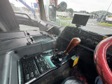 内装:目立つ汚れ無しです!三菱ふそうスーパーグレートロングハイルーフダンプ!! 平成26年車//積載9400㎏//荷台6500//車検R8.12迄/オートコボレーン/F7/ETC/カーナビ/ドラレコ/TV 他
