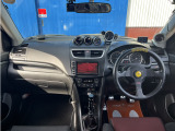 H24年式 スズキ スイフトスポーツが入庫しました。色々なメーカー様のチューニングパーツが付いているお値打ちな1台になっております。カスタム車両お探しの方必見の1台です。
