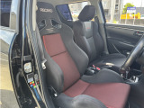 運転席はレカロの蝉バケットシートが装備されております。人気のSRシリーズ。サイドサポートもへたりも無く程度のいいシートです。もちろん座り心地、ホールド性は言うまでも無くいいです。