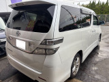 平成22年式トヨタ ヴェルファイア2.4Z、2WDをご紹介します。走行距離141,710km。上質なパールホワイトのボディで、ミニバンならではの広い室内が魅力です。安心の横滑り防止装置とABS搭載、さらにETC