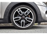 【消耗品交換含む】全車を対象に必要に応じて、消耗品交換一式を総額表示価格に含んでおります。(バッテリー、エンジンオイル、フィルター類、ワイパーゴム、エアコンフィルター、ドライブベルト、ブレーキパット)