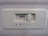 後席用空調コントローラー。