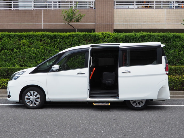 セレナ 2.0 B B 送迎タイプ オートステップ仕様