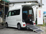 福祉車両チェアキャブスロープ分割式リヤシート