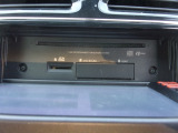 CD,DVD,SDカードスロットル。