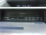 CD,DVD,SDカードスロットル。