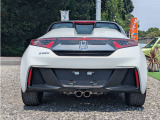 マフラーはHKS装備。後部もスタイリッシュ。遊びも普段乗りも本気のホンダが素敵です。