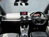 Q2 30 TFSI スポーツ Sラインパッケージ ワンオーナー スポーツシート 禁煙車