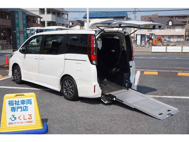 ノア 2.0 Si ウェルキャブ スロープタイプI 車いす1脚仕様