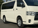 外装行きましょう!5万キロ弱の車両としては、よく見ると小傷など多目に感じるかもしれないんですが、凹んでたり削れていたりということはありません。外装は特別きれいなわけじゃないけど並の中古車って感じです!