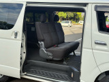 ちなみにハイエースはスーパーGL以上のグレードになると後席クーラー&ヒーターも標準装備!運転席とは独立してオンオフできるからすべての季節で快適に過ごせます。