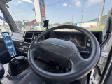 ステアリング:いすゞエルフセーフティーローダーダンプ!!積載3900㎏!!年式平成25年車,車検1年付☆花見台自動車35117,左レバー右スイッチ作動良好,F6,オートサイドミラー,アイドリングストップ,HSA