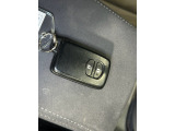 【スマートキー】 車内へのアクセス楽々、今や必須アイテムの「スマートキー」には、キー複製防止「イモビライザー」まで備わっております。