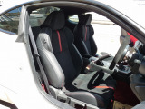 運転の楽しいGR86RZが入庫しました!!ブレンボブレーキキャリパーやフロッグドライブパーツを装着した1台です。