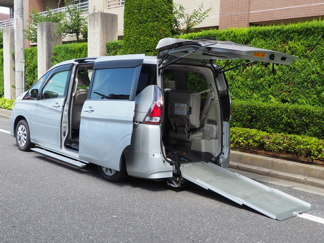 日産 セレナ 