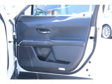 運転席側のドアトリムになります!