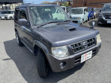 3ヶ月・3000kmの無料保証付きです。エンジン、ミッション等の修理の際に金額が大きくなりがちな箇所も無料修理で安心です。最大3年までの有料保証も取り扱っております。