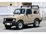 サンドベージュにオールペイントしたJA22ジムニー。無骨さとクラシック感をバランス良く仕上げた一台です。