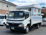 荷台の内寸は長さ434cm、幅208cm、パワーゲートの長さは100cmです。
