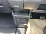 ☆いろんな所に小物入れやテーブルがあって使いやすく便利ですよ♪お見逃し無く!!お問い合わせはTEL06-6430-1230 E-mail cars_genesis2007@yahoo.co.jpまで!!☆