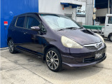 こちらのお車はユーザー様買取車になるのですがワンオーナーになっております。前オーナー様が大切にお乗りになられておりましたお車なので機関系も良好です。